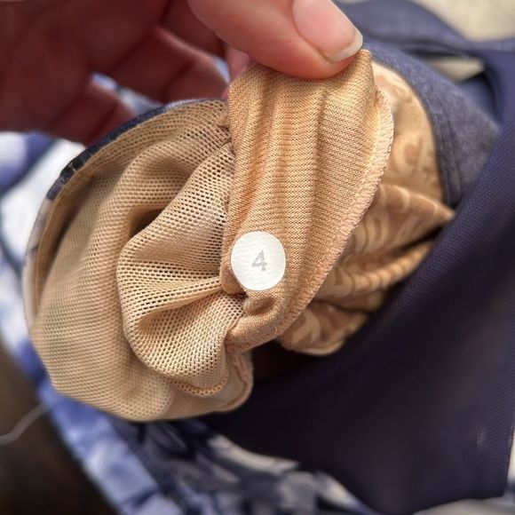 ✨🍋lululemon🍋 | Ink blot white deep indigo scoop neck tank - Picture 9 of 11